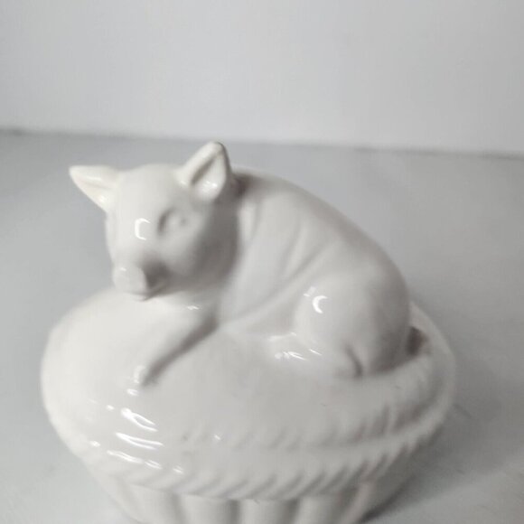 Vintage White Porcelain Covered Pig Trinket Box Farmhouse Country Decor - Picture 2 of 10